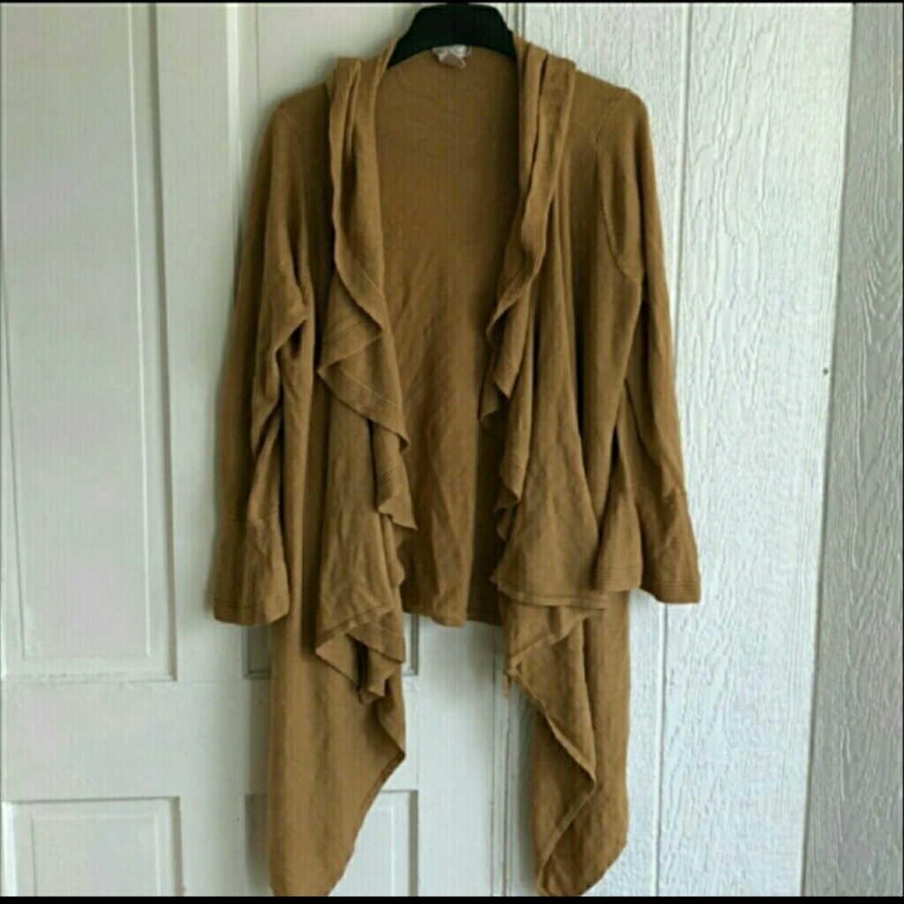 Bell sleeved ruffled cardigan